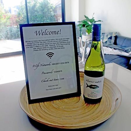 Modern 3 Bedroom Apt With Free Parking, Netflix, Wifi & Welcome Wine By Bnb Pro Melbourne Esterno foto