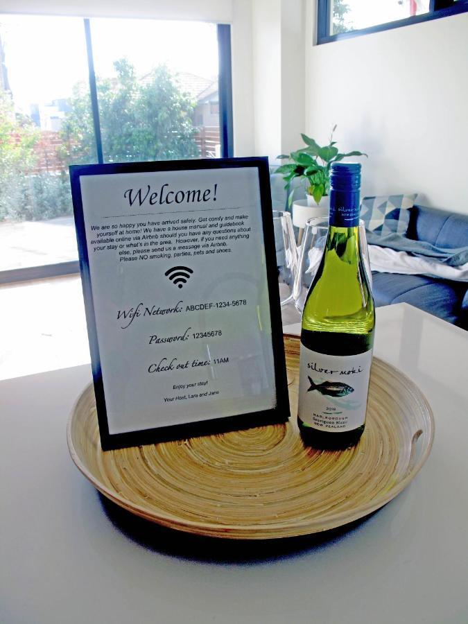 Modern 3 Bedroom Apt With Free Parking, Netflix, Wifi & Welcome Wine By Bnb Pro Melbourne Esterno foto