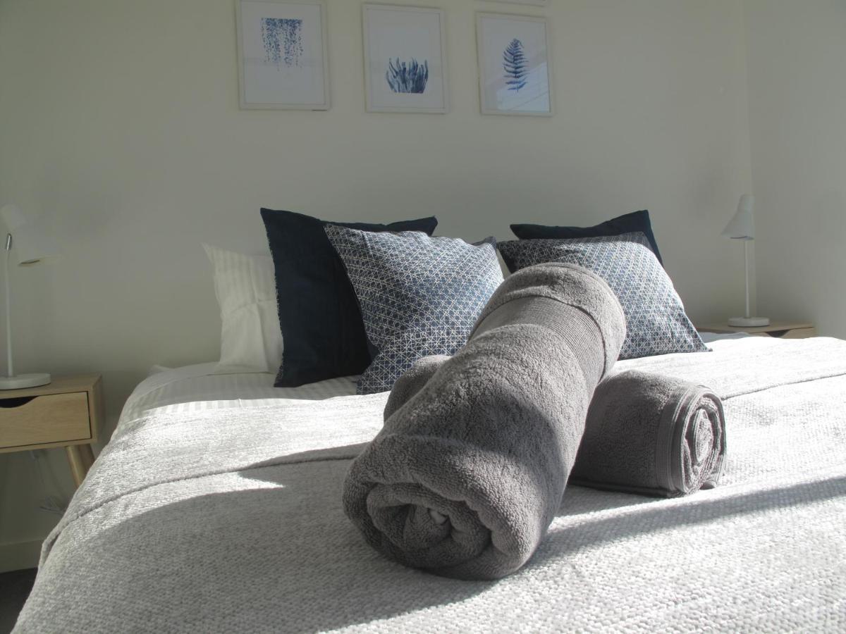 Modern 3 Bedroom Apt With Free Parking, Netflix, Wifi & Welcome Wine By Bnb Pro Melbourne Esterno foto
