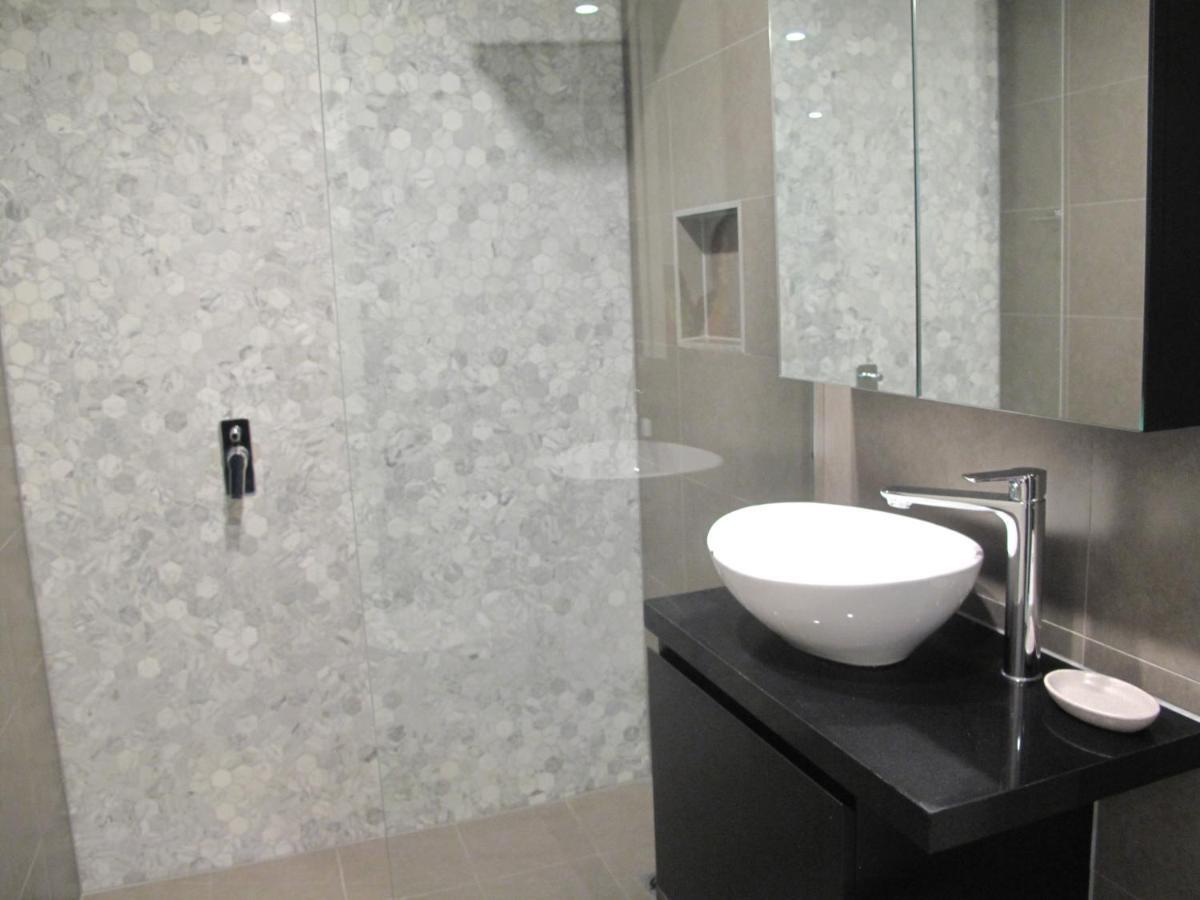 Modern 3 Bedroom Apt With Free Parking, Netflix, Wifi & Welcome Wine By Bnb Pro Melbourne Esterno foto