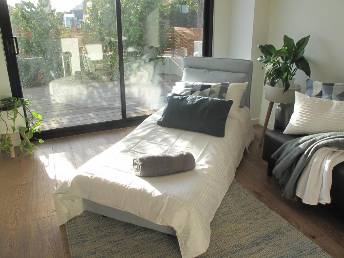 Modern 3 Bedroom Apt With Free Parking, Netflix, Wifi & Welcome Wine By Bnb Pro Melbourne Esterno foto