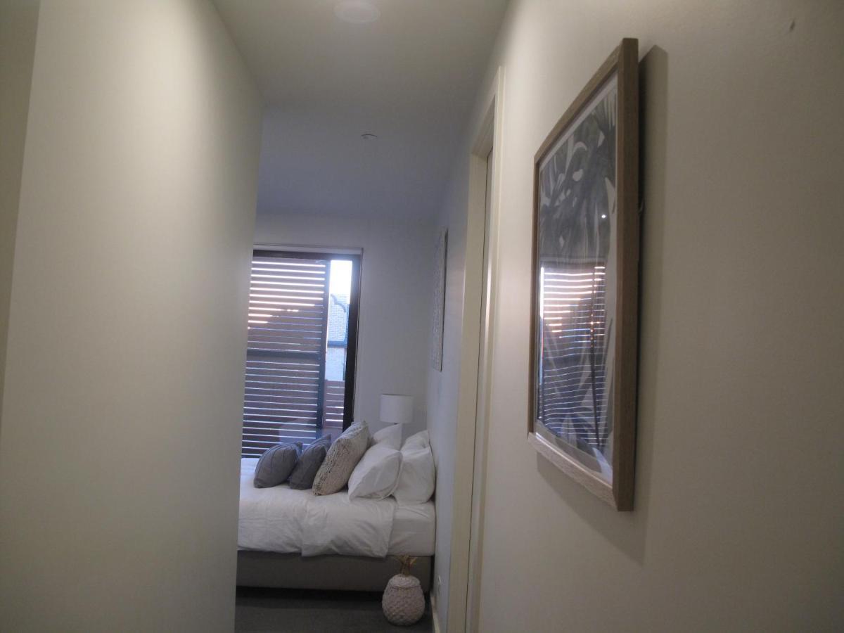 Modern 3 Bedroom Apt With Free Parking, Netflix, Wifi & Welcome Wine By Bnb Pro Melbourne Esterno foto