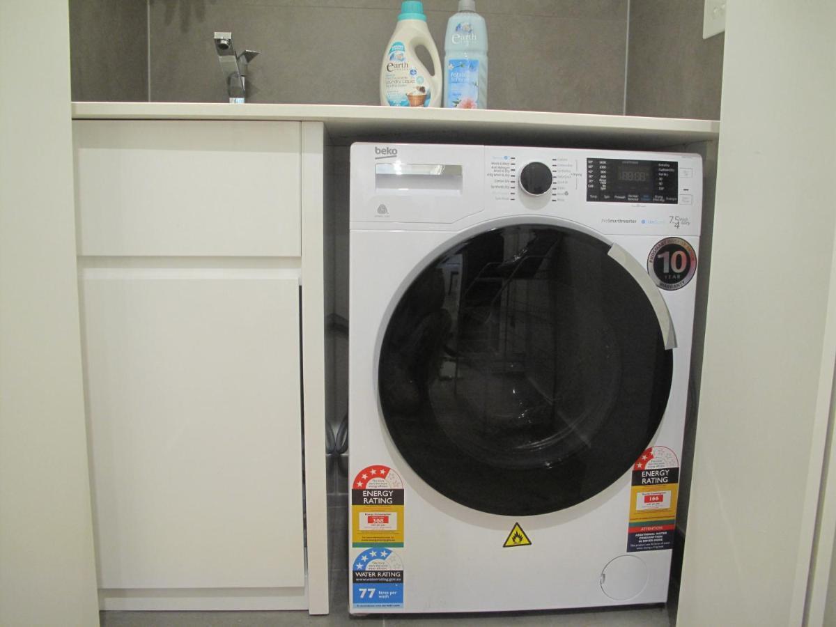 Modern 3 Bedroom Apt With Free Parking, Netflix, Wifi & Welcome Wine By Bnb Pro Melbourne Esterno foto